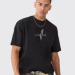 Man wearing oversized black Palestine T-shirt with Arabic فلسطين text and Palestinian flag design – only at Zaroodi India